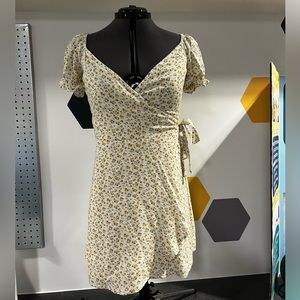 Hollister Summer Wrap Dress! Size small!